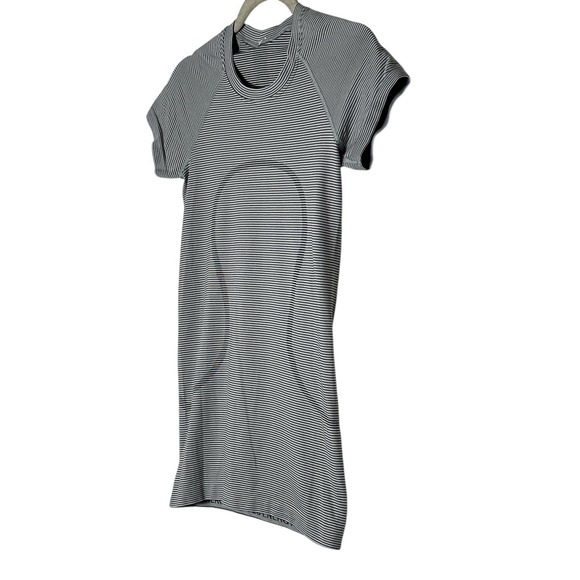 Lululemon Swiftly Tech Shirt Women's Size  4 White Black Striped Short Sleeve - Picture 8 of 9